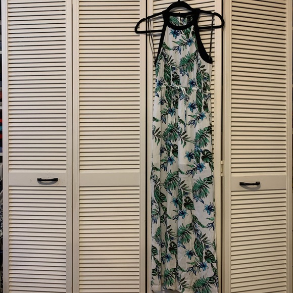 Forever 21 Dresses & Skirts - Tropical Palm Maxi Dress